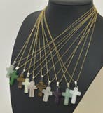 10 katholieke kruisen van: amethist; nefriet; groene onyx;