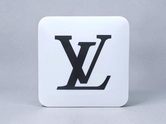 Louis Vuitton - Wandlamp - Staal, Plastic, Antiquités & Art, Antiquités | Assiettes décoratives & Carrelages