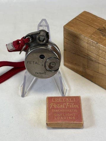 Sakura Seiki Petal ( round ) 1948 + extra’s Caméra miniature, Nieuw