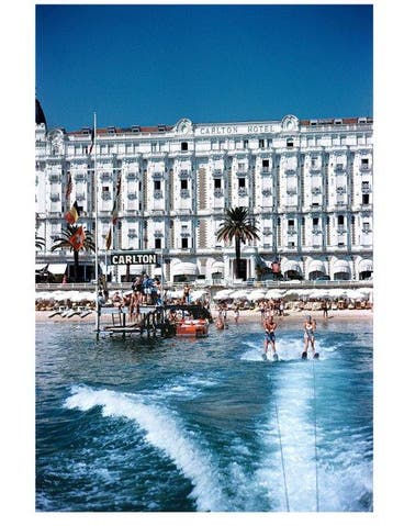 Slim Aarons (1916–2006) - Hotel Sports