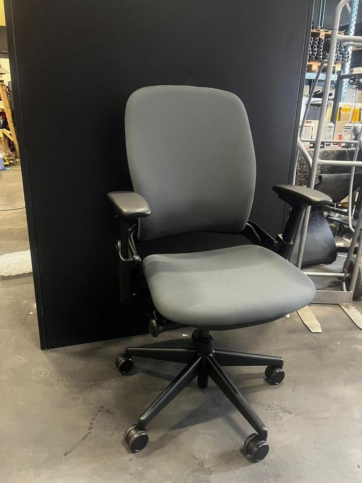 Steelcase Leap V2 Bureaustoel ZGAN - 5 Jaar Garantie - Grijs, Huis en Inrichting, Bureaustoelen, Bureaustoel, Grijs, Zo goed als nieuw