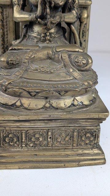 Zeer zeldzame bronzen afbeelding van Prajnaparamita in