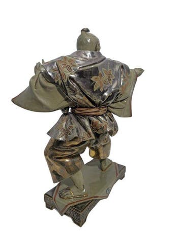 Algora - sculptuur, Figura oriental de guerrero en posición