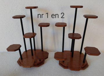 Support - 8 supports en bois avec un total de 39 petits, Antiquités & Art