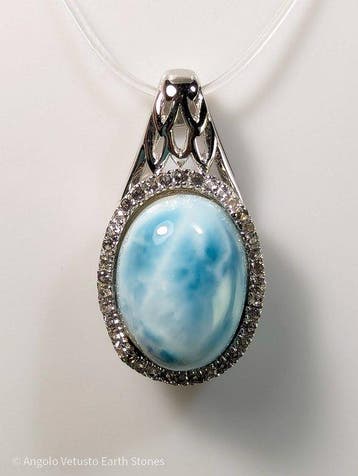 3,78 g - 925 zilveren hanger, met natuurlijke larimar
