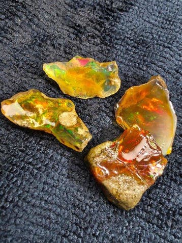 51cts Crystal Opal Specimen Ruw- 10 g - (4)