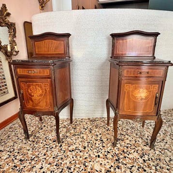 Table de chevet (2) - Bois, Laiton, Marbre, Antiquités & Art