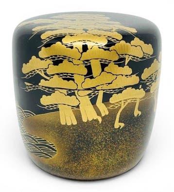 Zwarte Natsume-theeopslagdoos met Hamamatsu (Pine Grove)