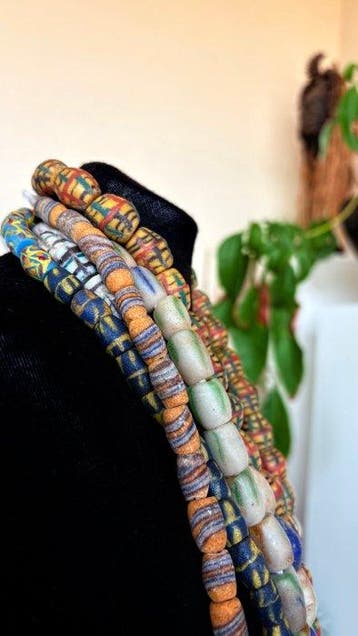 Afrikaanse Akan Een lot oude parelkettinkjes. Usuels. Krobo., Antiek en Kunst