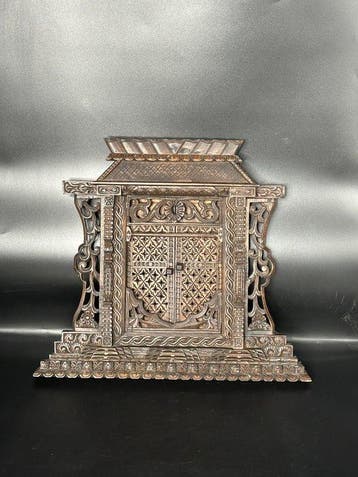 Zeldzaam klein gesneden houten heiligdom – Newar-traditie,, Antiek en Kunst