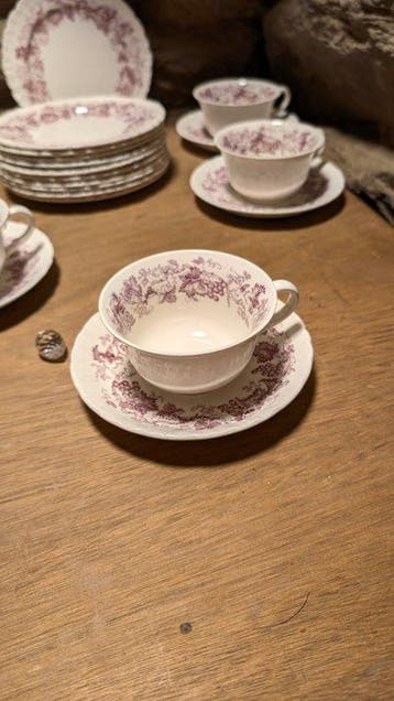 Wedgwood - Theeservies (22) - Keramiek - Model Old Vine