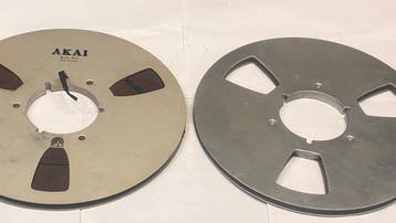 Akai - Metal reel 26cm x2 met tape Reel-to-reel audio