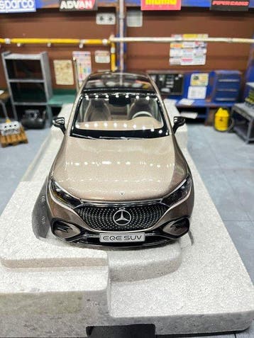 NZG 1:18 - Modelauto - Mercedes-Benz EQE SUV X294 -, Hobby en Vrije tijd, Nieuw
