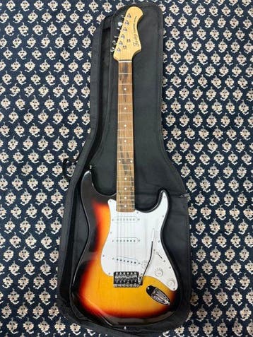 Fazley - FST118SB Classic Series ST-Model – 3-Tone Sunburst, Nieuw