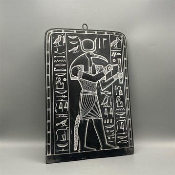 Replica van het oude Egyptische Gedenkplaat waarop Thoth,