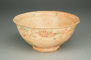 Scalloped Bowl - Aardewerk - Vietnam - Latere Lê dynastie