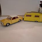 Dinky Toys 1:43 - Modelauto (2) - Ford Taunus met caravan