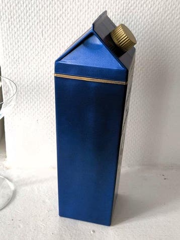 XTC Artist - Milk or Bleu de Chanel ?, Antiek en Kunst