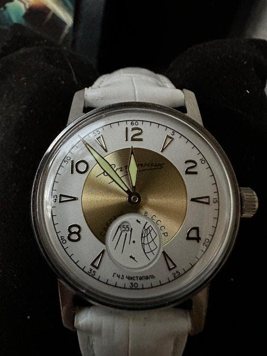 Sputnik Mariage URSS, montre Sputnik - dédiée au premier, Antiquités & Art, Antiquités | Assiettes décoratives & Carrelages