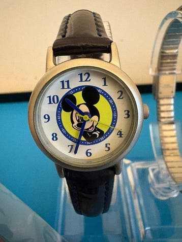 Collectie merkartikelen - 4 polshorloges Mickey Mouse &