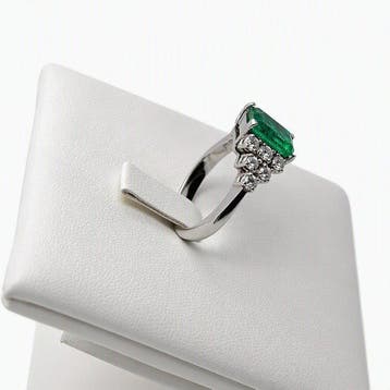 Ring - 18 karaat Witgoud - 3.55ct. tw. Smaragd - Diamant, Nieuw