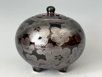 Shumei-gama  (Arita) - Shumei Fujii  (b. 1936) -