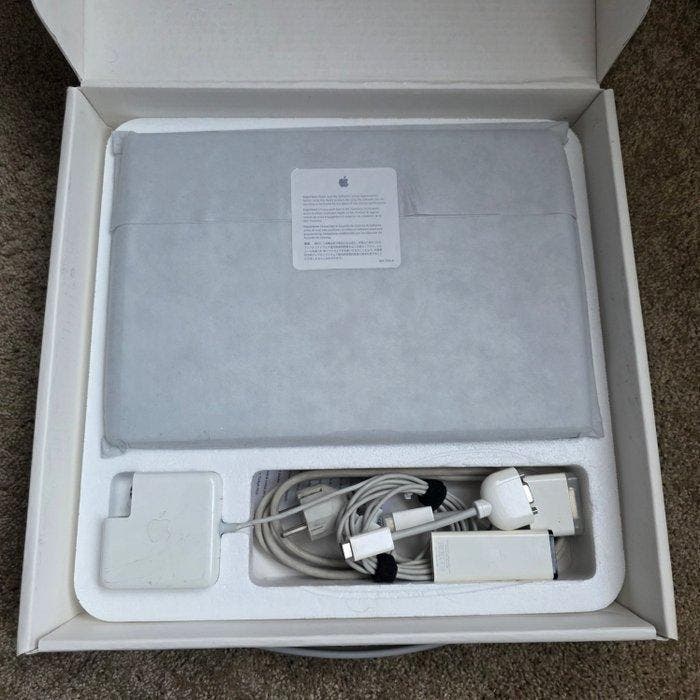 Apple MacBook 13 Black (A1181) – Iconic BlackBook -, Games en Spelcomputers, Spelcomputers | Overige Accessoires