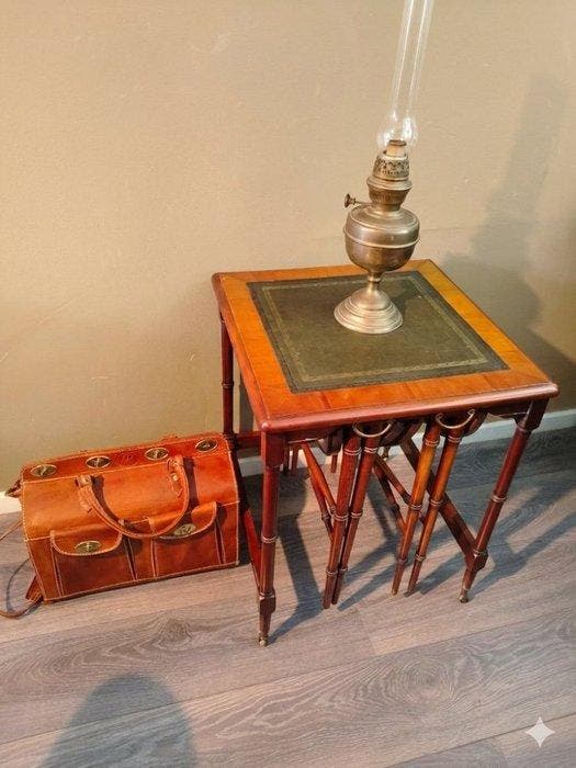 Table dappoint (3) - Acajou, Cuir - Ensemble de 3 tables, Antiek en Kunst, Curiosa en Brocante