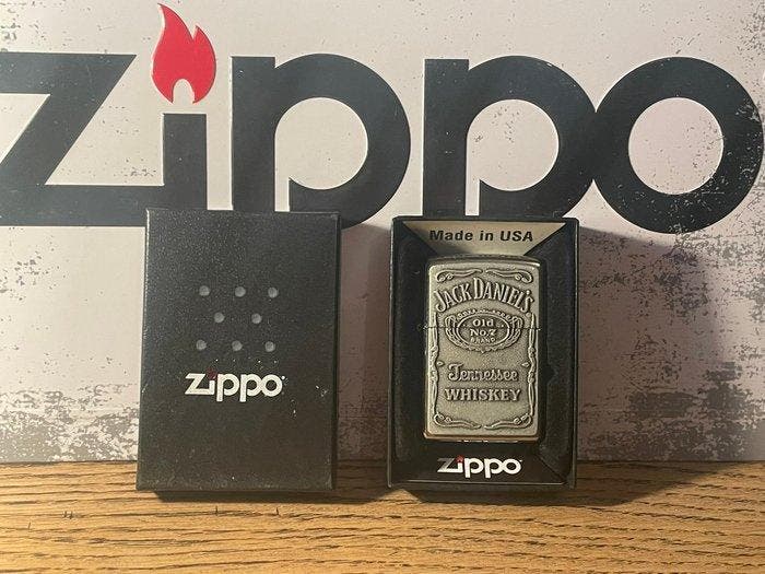 Zippo - JACK DANIELS - 2009 - En relief - Zonder, Verzamelen, Rookartikelen, Aanstekers en Luciferdoosjes