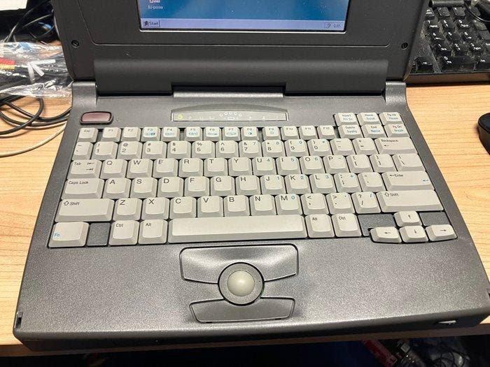Compaq Contura 410CX ,486dx2 50mhz ,working condition with, Consoles de jeu & Jeux vidéo, Consoles de jeu | Accessoires Autre