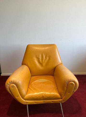 Fauteuil - Leder, Staal - Twee vintage fauteuils.