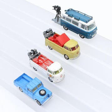 Corgi 1:43 - Modelauto (4) - TV Commer Bus - Landrover 109 -, Nieuw