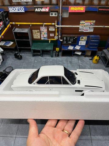 Otto Mobile 1:18 - Modelauto - BMW 3.0 CSL, Chamonix white, Nieuw