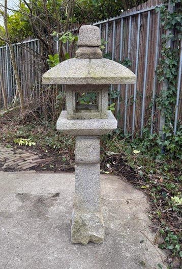 Begraven tuinlantaarn (christelijke lantaarn) - Steen,