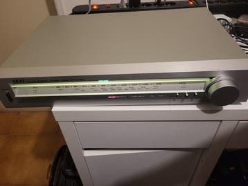 Akai - AT-K02L 3-band (FM/MW/LW) Analoge Stereo Tuner