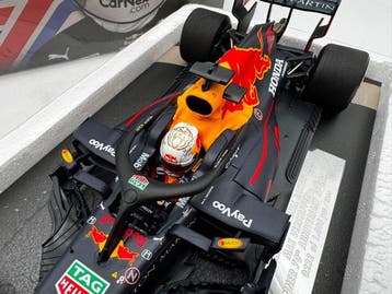 Minichamps 1:18 - Modelauto - Aston Martin Red Bull Racing, Nieuw