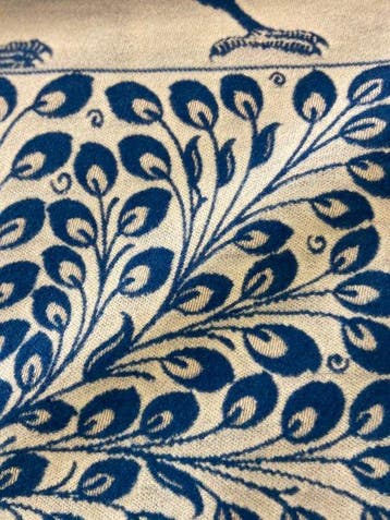 Zachte jacquardstof met gestileerde bladmotieven en dieren,