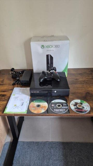 Microsoft - Xbox 360 - Xbox 360 E 250GB Console Bundle -, Games en Spelcomputers, Nieuw