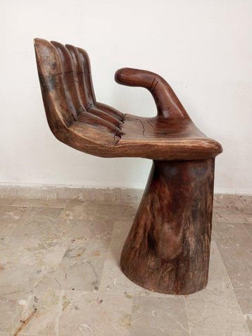 Stoel - Hout - Houten stoel in de vorm van een hand - stijl