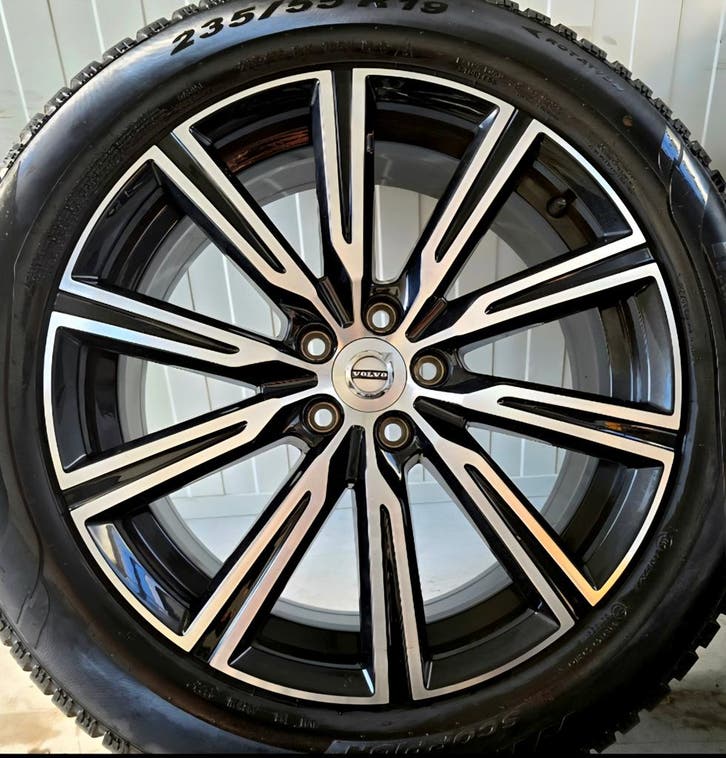 Volvo XC40 XC60 Pirelli winterbanden 19 inch sport velgen, Autos : Pièces & Accessoires, Pneus & Jantes, Envoi