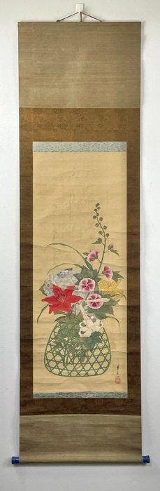 Zomerse bloemen in een mand - Gesigneerd Sesei Kiitsu  -