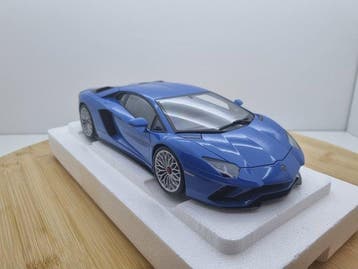 Autoart 1:18 - Modelauto - Lamborghini Aventador S Blu Nila
