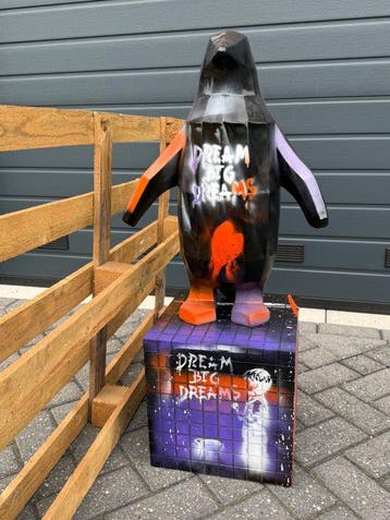 Daluxe Art - 1999 • XXL Dream Big Dreams Penguin Display –