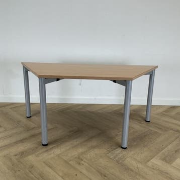Steelcase verstelbare trapezium tafel 160x69 cm, beuken -, Zakelijke goederen, Kantoor en Winkelinrichting | Kantoormeubilair en Inrichting