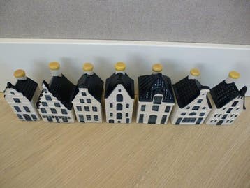 KLM-huisje - Zeven KLM/Bols huisjes gevuld met Bols, Antiek en Kunst