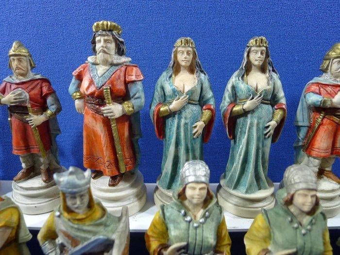 jeu déchecs La bataille de Camelot avec 2 reines supplem., Antiek en Kunst, Curiosa en Brocante