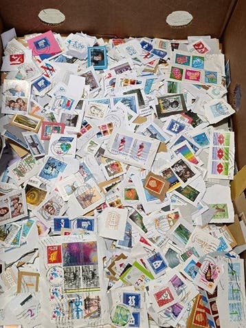 Monde 1900/2020 - Timbres sur papier 7 kilogrammes