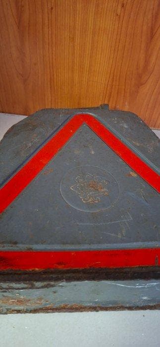 Oliekan - Staal - jerrycan met rode driehoek uit de jaren