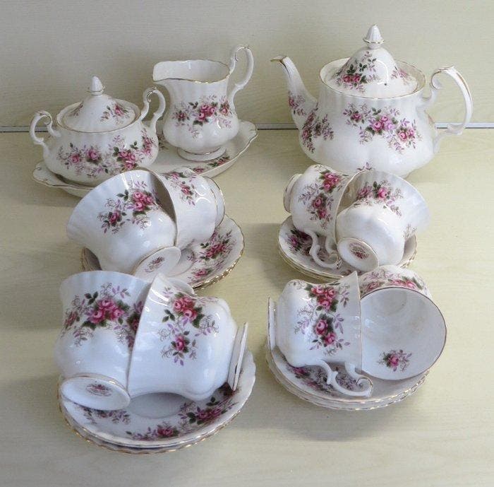 Royal Albert - Theeservies (22) - Porselein - Lavender Rose, Antiquités & Art, Antiquités | Meubles | Tables