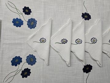 Tovaglia 12 posti ricamata in misto lino con ricamo punto
